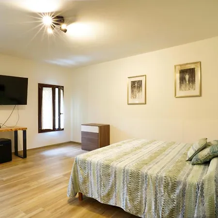 Alojamento de Acomodação e Pequeno-almoço Cà Mandarein